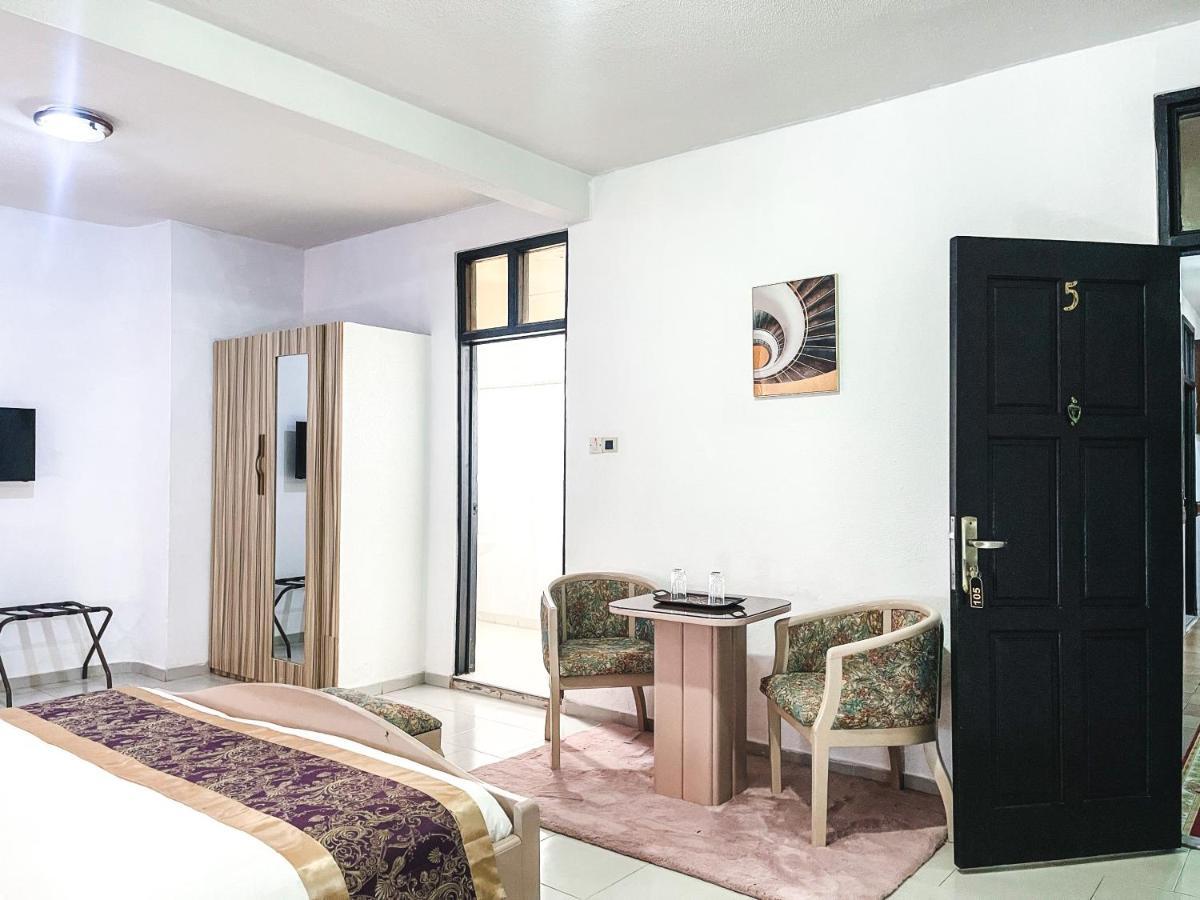 Hill View Hotel Mccarthy Hills Botianaw Екстериор снимка