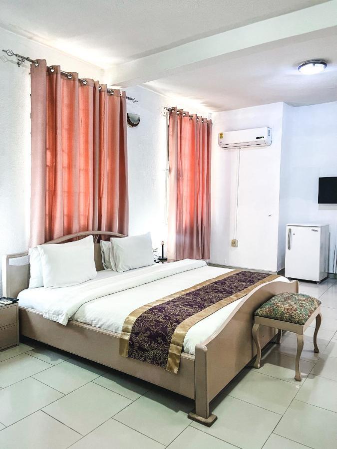 Hill View Hotel Mccarthy Hills Botianaw Екстериор снимка