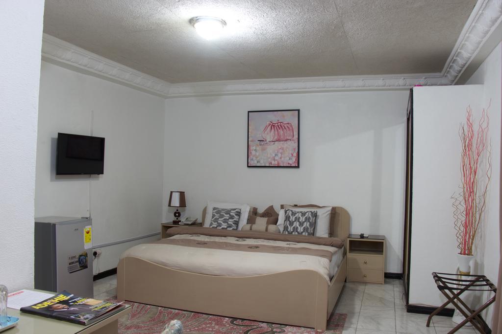 Hill View Hotel Mccarthy Hills Botianaw Екстериор снимка