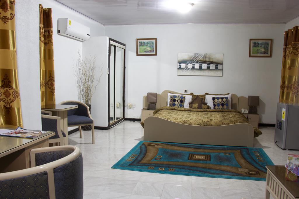 Hill View Hotel Mccarthy Hills Botianaw Екстериор снимка