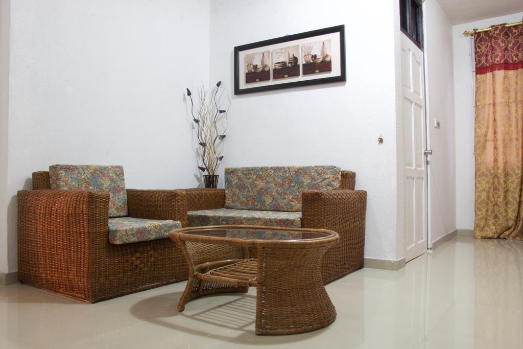 Hill View Hotel Mccarthy Hills Botianaw Екстериор снимка