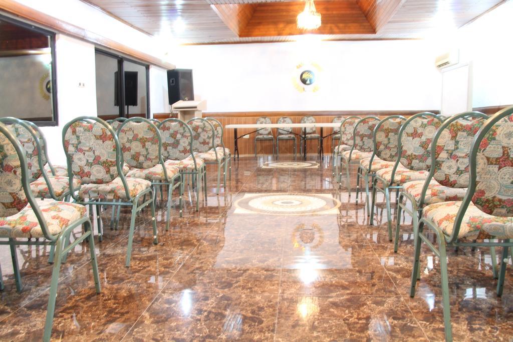 Hill View Hotel Mccarthy Hills Botianaw Екстериор снимка