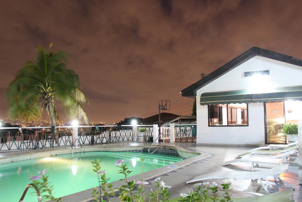 Hill View Hotel Mccarthy Hills Botianaw Екстериор снимка