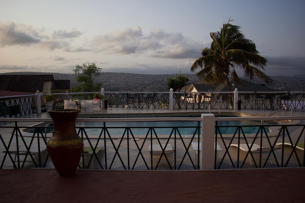 Hill View Hotel Mccarthy Hills Botianaw Екстериор снимка
