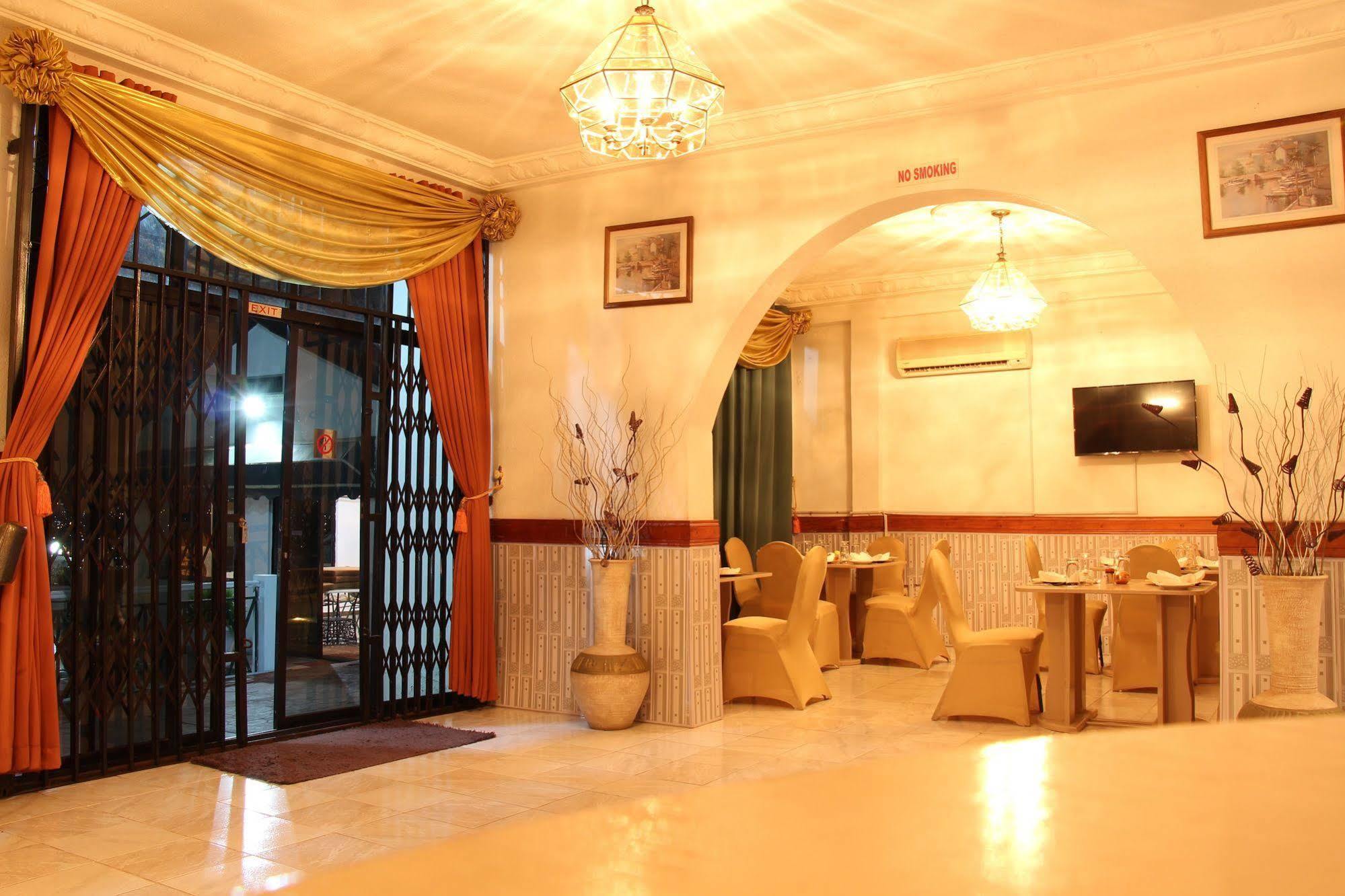 Hill View Hotel Mccarthy Hills Botianaw Екстериор снимка