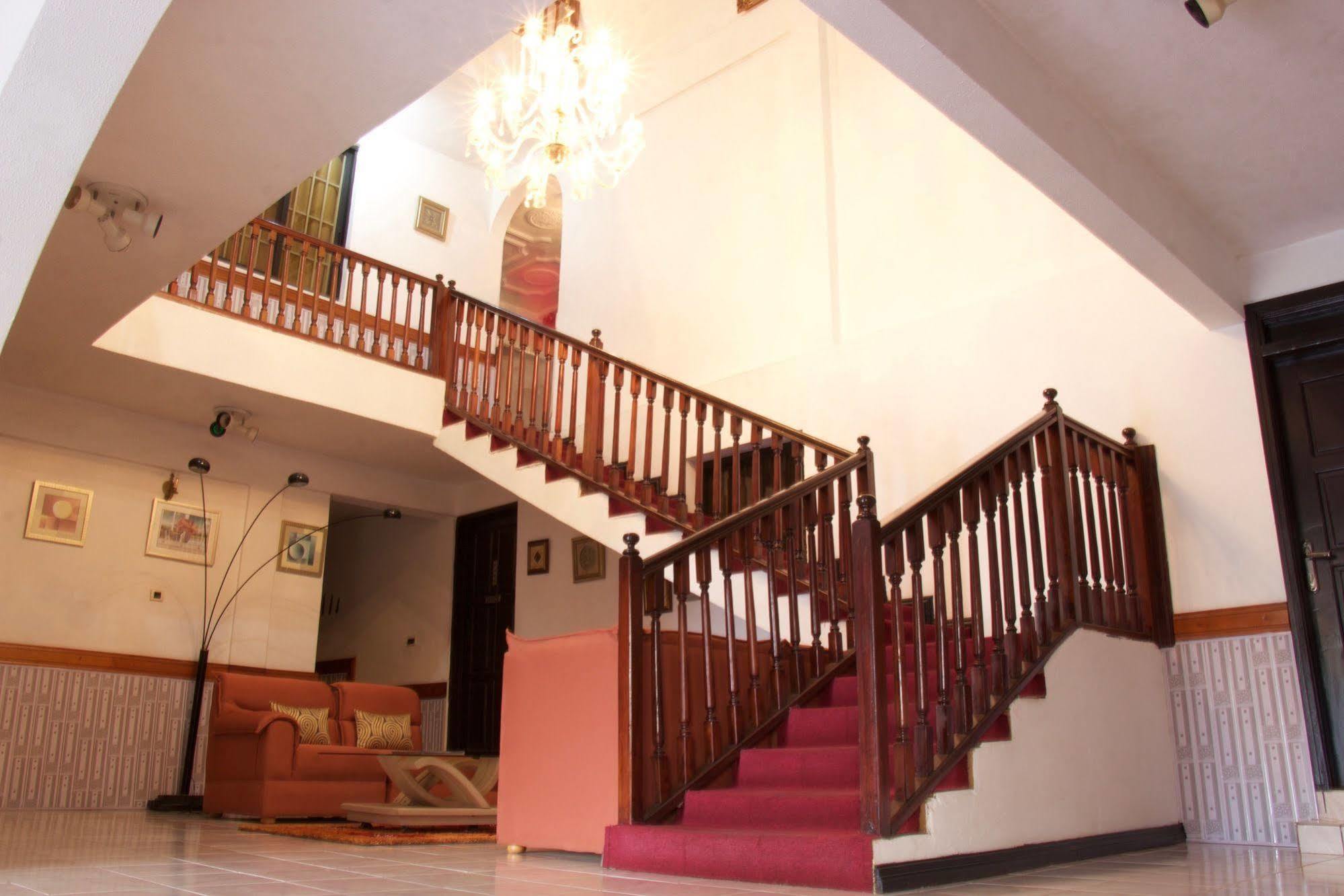 Hill View Hotel Mccarthy Hills Botianaw Екстериор снимка