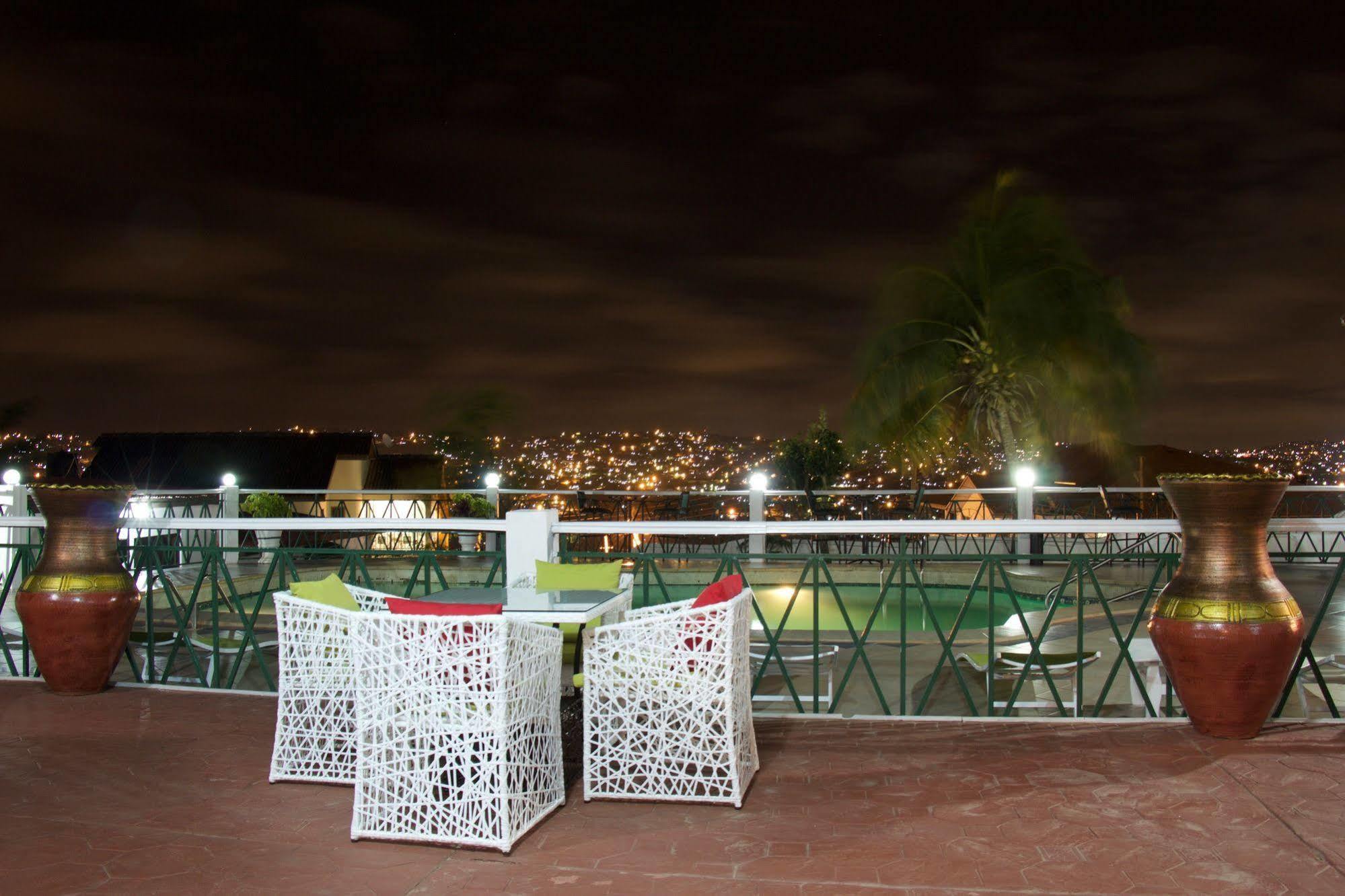 Hill View Hotel Mccarthy Hills Botianaw Екстериор снимка