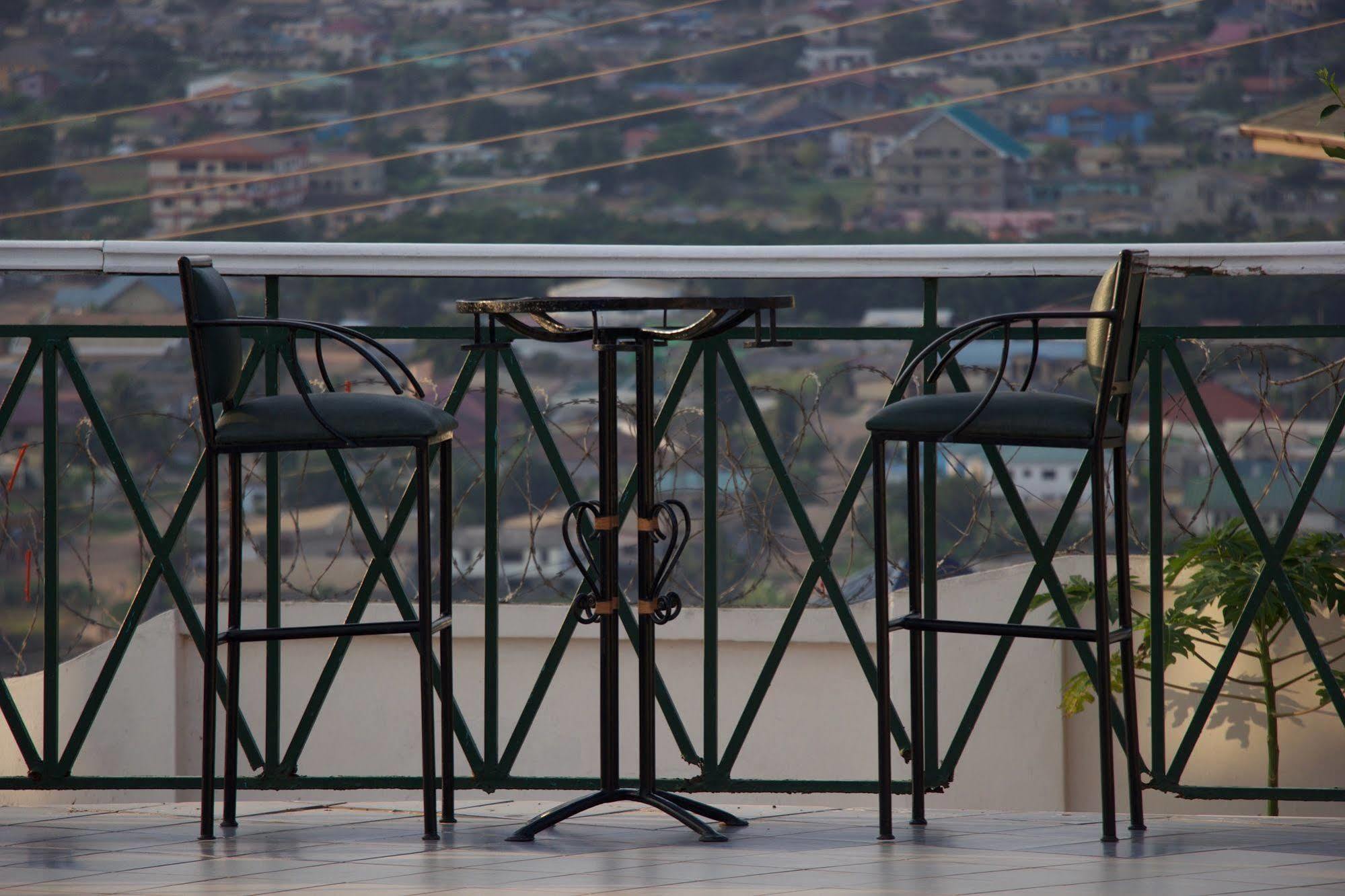 Hill View Hotel Mccarthy Hills Botianaw Екстериор снимка